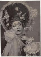 cca 1940 Bánky Zsuzsa (1921-1998) színésznő vintage portréja, 28x20 cm