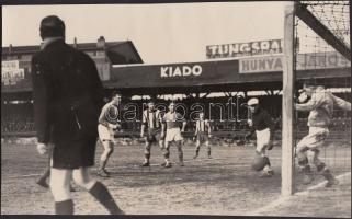 cca 1930-1940 Ferencváros, dr. Sárosi gólja, idegen nyelven feliratozva, 14x22 cm