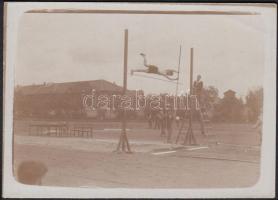 cca 1920-1930 Rúdugró, ismeretlen szerző vintage sportfotója, 6x9 cm