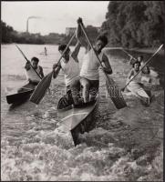 cca 1970-1980 Szilvásy Z. Kálmán: Evezősök edzése a Dunán, 16x15 cm