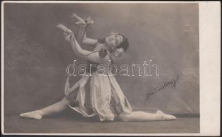 cca 1930-1940 Műtermi fotólap Ilse Topolozsy-ről, pecséttel jelzett fotóképeslap, 8x13 cm