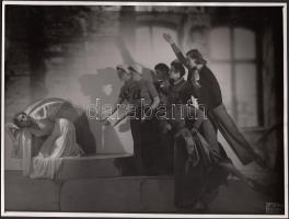 cca 1930-1940 Foto Forrai: Szentpál Olga tánccsoportjának színpadi jelenete, pecséttel jelzett, feliratozott vintage fotó, 18x23 cm