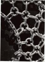 cca 1970-1980 Gollob J.: Láncháló I., vintage fotóművészeti alkotás, feliratozva, 24x18 cm