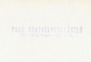 cca 1970-1980 Körtvélyesi László: Erőpróba, vintage fotóművészeti alkotás, pecséttel jelzett, 18x24 ...