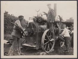 cca 1920-1930 A gőzgép kezelői, 9x12 cm