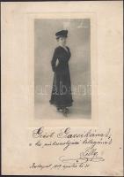 1909. április 30. Kronberger Lilly a női műkorcsolyázás magyar úttörője és világbajnoka által dedikált heliogravür (kis hibával), képméret 6x11 cm, karton 19x14 cm