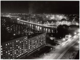 cca 1960-1970 Éjszakai városkép, 18x24 cm