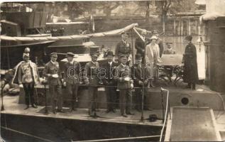 Kecskemét, őrnaszád, Hild Ferenc főkapitány, Georgevich Ödön kapitány, Vitéz Báró Willerding Rezső kapitány, Vajda Aladár kapitány, Detrick (?), photo