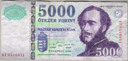 1999. 5000Ft betűjel sorszámmal együtt erősen balra (majdnem a bankjegy szélére) csúszva! T:II- R!