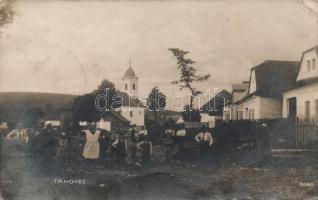 Tarnóc, church, children (EK)