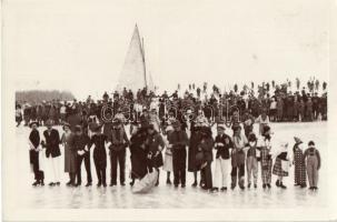 Balaton télen - Jégkarnevál; hátoldalán térkép