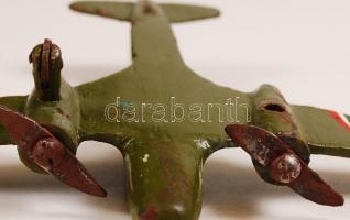 Magyar festett fém repülőmodell, 16x14 cm
Metal airplane, 14x16 cm