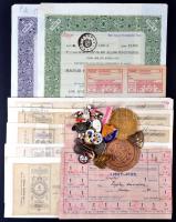 Vegyes numizmatika tétel kitűzőkkel, emlékérmékkel, pénztárjegyekkel, liszt- és cukorjegyekkel, jobb...