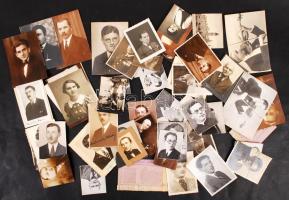 A Magyar Zenész című laptól származó nagy mennyiségű zenészeket ábrázoló fotó és újságkivágás, több ...