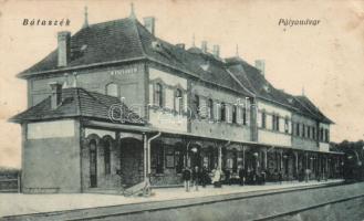 Bátaszék, pályaudvar, vasútállomás (EK)