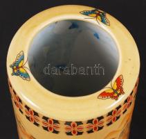 2 db keleti mintás porcelán és kerámia váza, a kerámián hajszálrepedéssel, jelzett, m: 23 és 24 cm