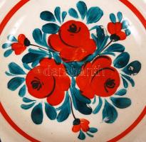 2 db népi virágmintás falitányér, apró lepattanásokkal, jelzett, d: 23 cm