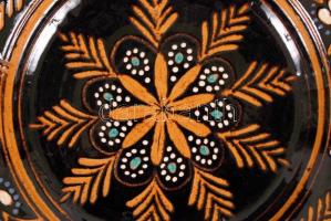 2 db népi mintás falitányér, hibátlan, jelzett, d: 24 cm