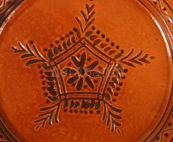 2 db népi mintás falitányér, hibátlan, jelzett, d: 24 cm