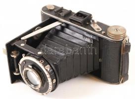 3 db analóg fényképezőgép: Korelle bőr tokban, Nikon RF2, Presenta AFM