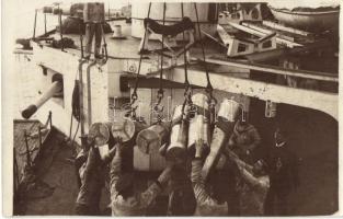 K.u.K. navy, mariners of SMS Erzherzog Franz Ferdinand, loading of cannon cartridges, photo