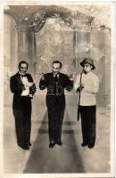 Latabár Kálmán, hátoldalon reklám: Budapest, Royal színház, Egy bolond százat csinál Latabár Kálmán hármas szerepével / advertisement on the back side (EK)