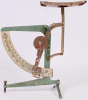 Régi fém postai levélmérleg