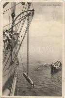 'Hissen eines Torpedos' Pola, K.u.K. navy - litho flag on backside (EB)