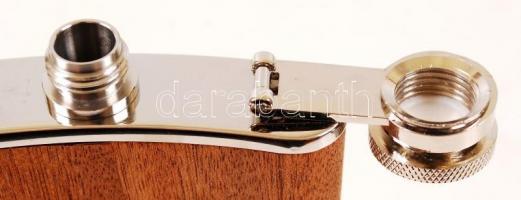 Zsebben hordható pálinkás üveg fa borítással, dobozában leírással, újszerű állapotban