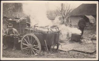 1914-1918 Katonai fotó, Gulyáságyú élesben, amelynek lövege sosem volt halálos, 6x10 cm