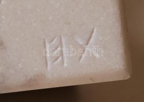 Bács Zoltán: Sámán király. Bronz, jelzett, márvány talapzaton, m:13 cm