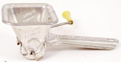 Régi francia petrezselyem-daráló /
Vintage French parsley grinder 16cm