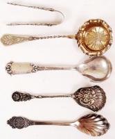 Ezüstözött alpakka teaszűrő, kanalak, cukorfogó, jelzettek, összesen:4 db