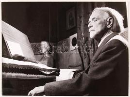 Kodály Zoltán otthon sajtóban megjelent fotó 12x10 cm
