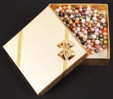 Színes gyöngysor, h: 140 cm /
Colored necklet, 140 cm