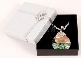 Paua mozaik függő ezüst színű láncon /
Paua pendant with necklace