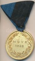 1938. "MOVE" - Magyar Országos Véderő Egylet aranyozott Br díjérem mellszalaggal (42mm) T:...