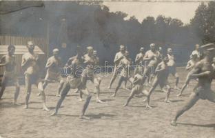 cca. 1900 Gentlemens workout on the strand, photo