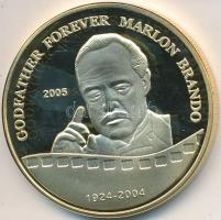 2005. "Marlon Brando 1994-2004 - Keresztapa mindörökké" aranyozott emlékérem T:PP 2005. "Marlon Brando 1994-2004 - Godfather Forever" gold plated medallion C:PP