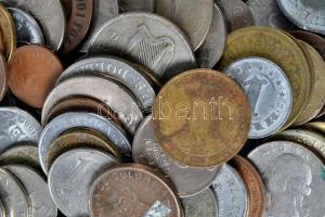 Vegyes fémpénz tétel 410g-os súlyban (40 országból) T:vegyes