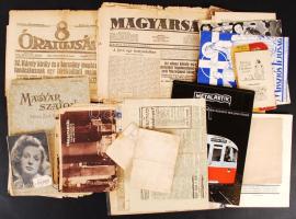 cca 1910-1946 Történelmi újság és nyomtatvány tétel jeles eseményekről tudósító lapszámokkal vegyes minőségben. egy kis láda
