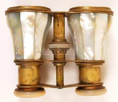 Gyöngyházberakású színházi látcső fém és sárgaréz elemekkel, eredeti tokjában /
Brass and metal thea...