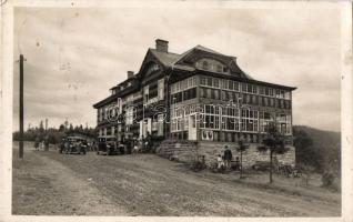 Uzsok, Sportszálló / hotel, automobile (fl)