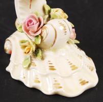 Koronás N jelzésű porcelán gyertyatartó apró rózsákkal, hibátlan, jelzett, m: 14 cm