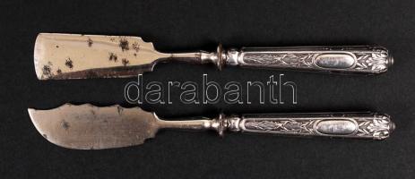 Ezüst (Ag) nyelű kés, br: 77g / 2 metal knifes with silver handle, br: 77g