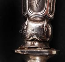 Ezüst (Ag) nyelű kés, br: 77g /
2 metal knifes with silver handle, br: 77g