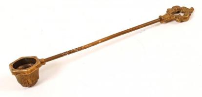 Díszes bronz koppantó, h: 20 cm
