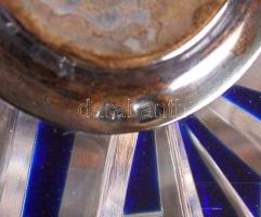 Kék kristály többrétegű, hámozot, csiszolt asztali kínáló tál ezüst (Ag) talpazaton, peremén apró le...