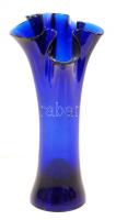 Kék színű üveg váza, apró csorbával, m:24 cm