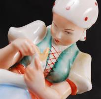 Zsolnay libát tömő lány, kézzel festett, jelzett, hibátlan, m:14 cm, h:16 cm